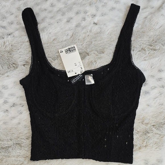 H&M Tops - Black Lace Cropped Camisole Tank Top - Womens